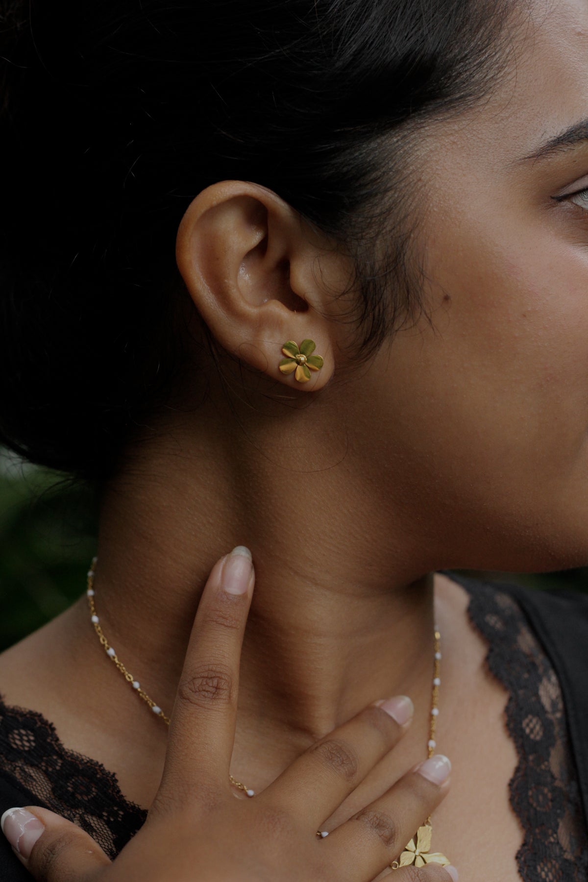 Yellow daisy studs