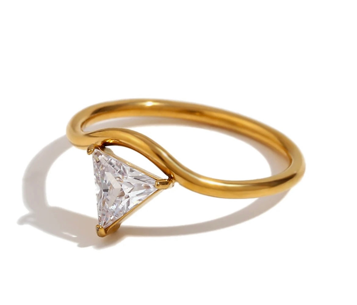 Love triangle ring