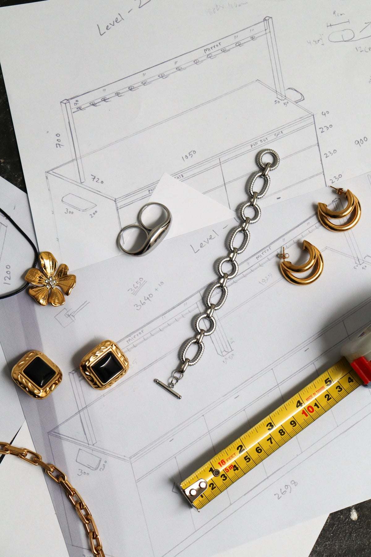 Interlock independent bracelet