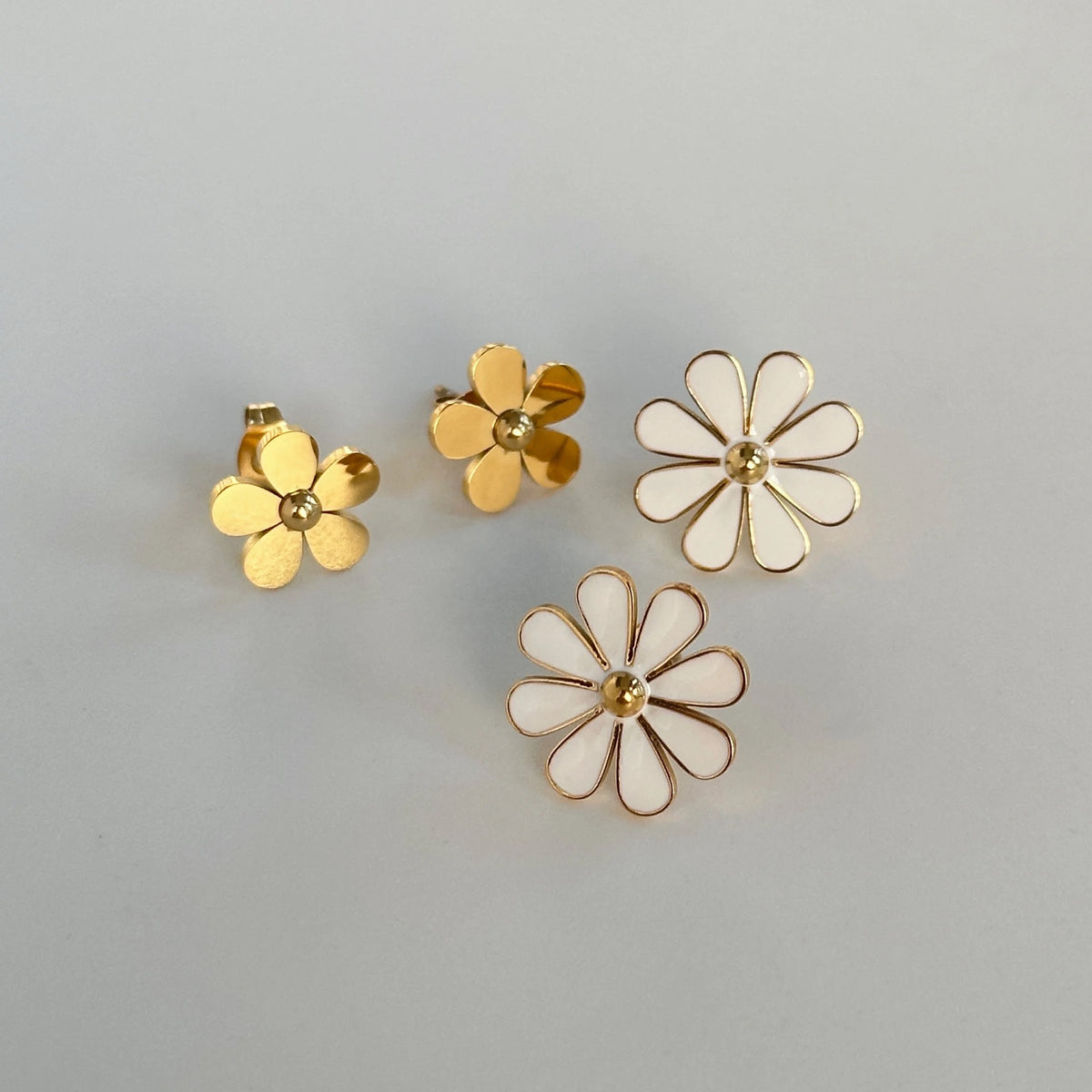 White daisy studs