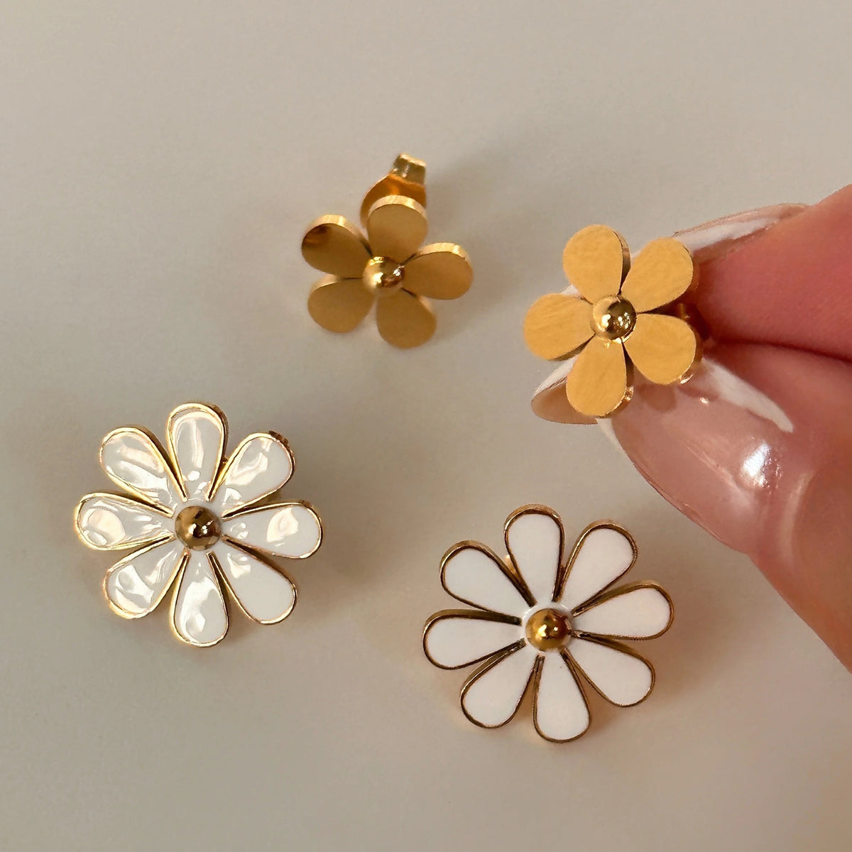 White daisy studs
