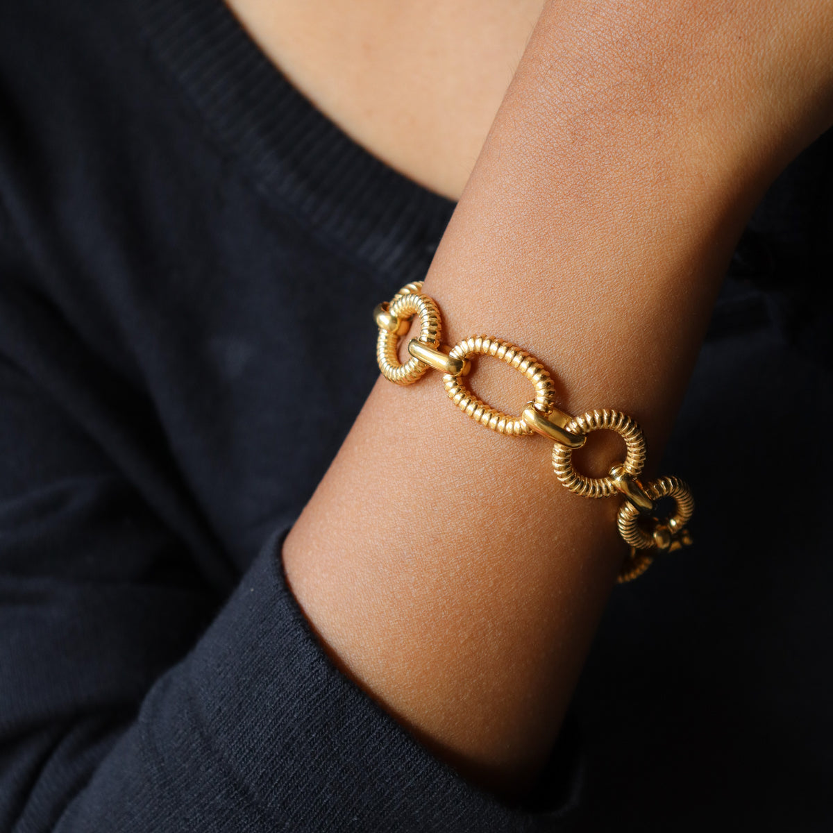 Interlock independent bracelet