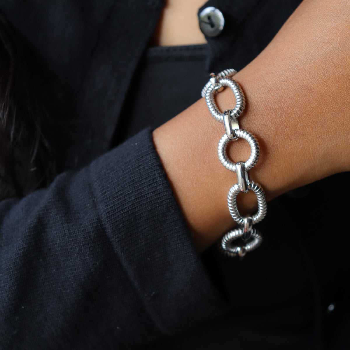 Interlock independent bracelet