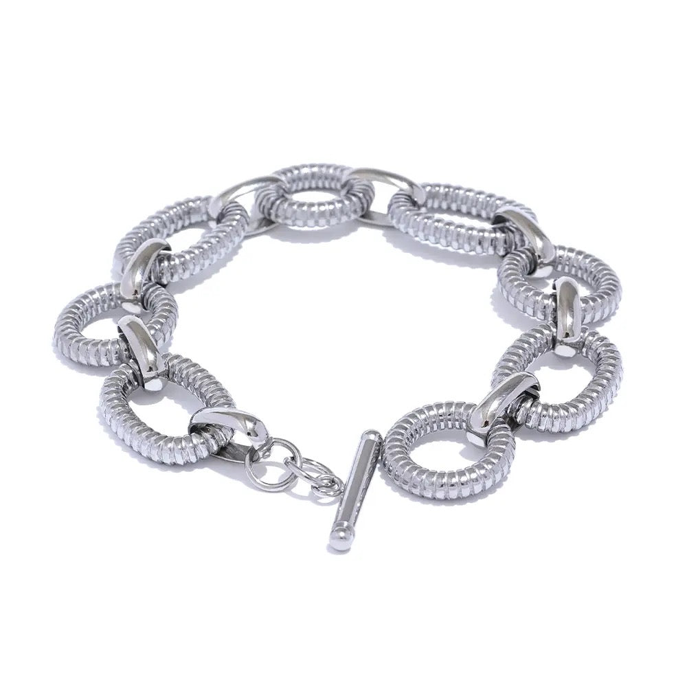 Interlock independent bracelet