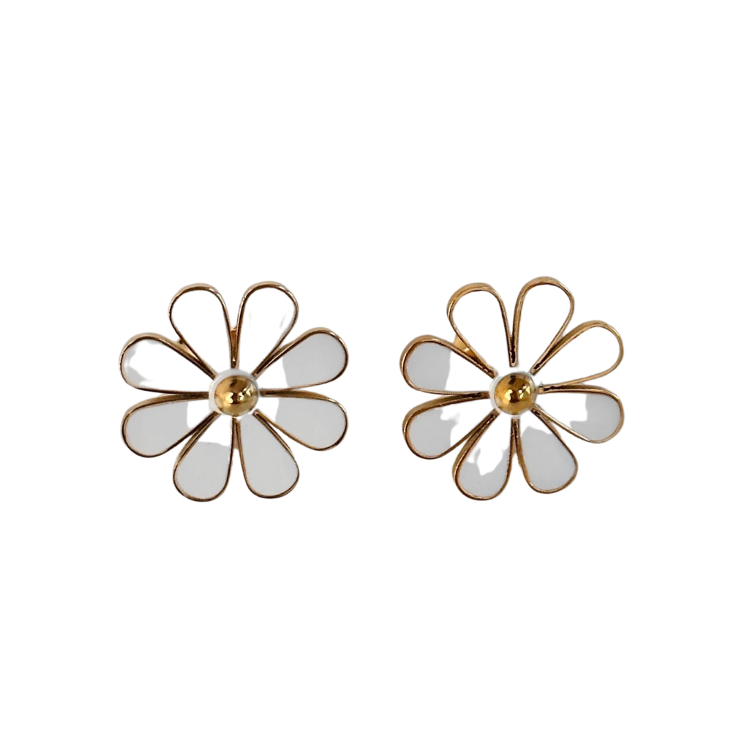 White daisy studs
