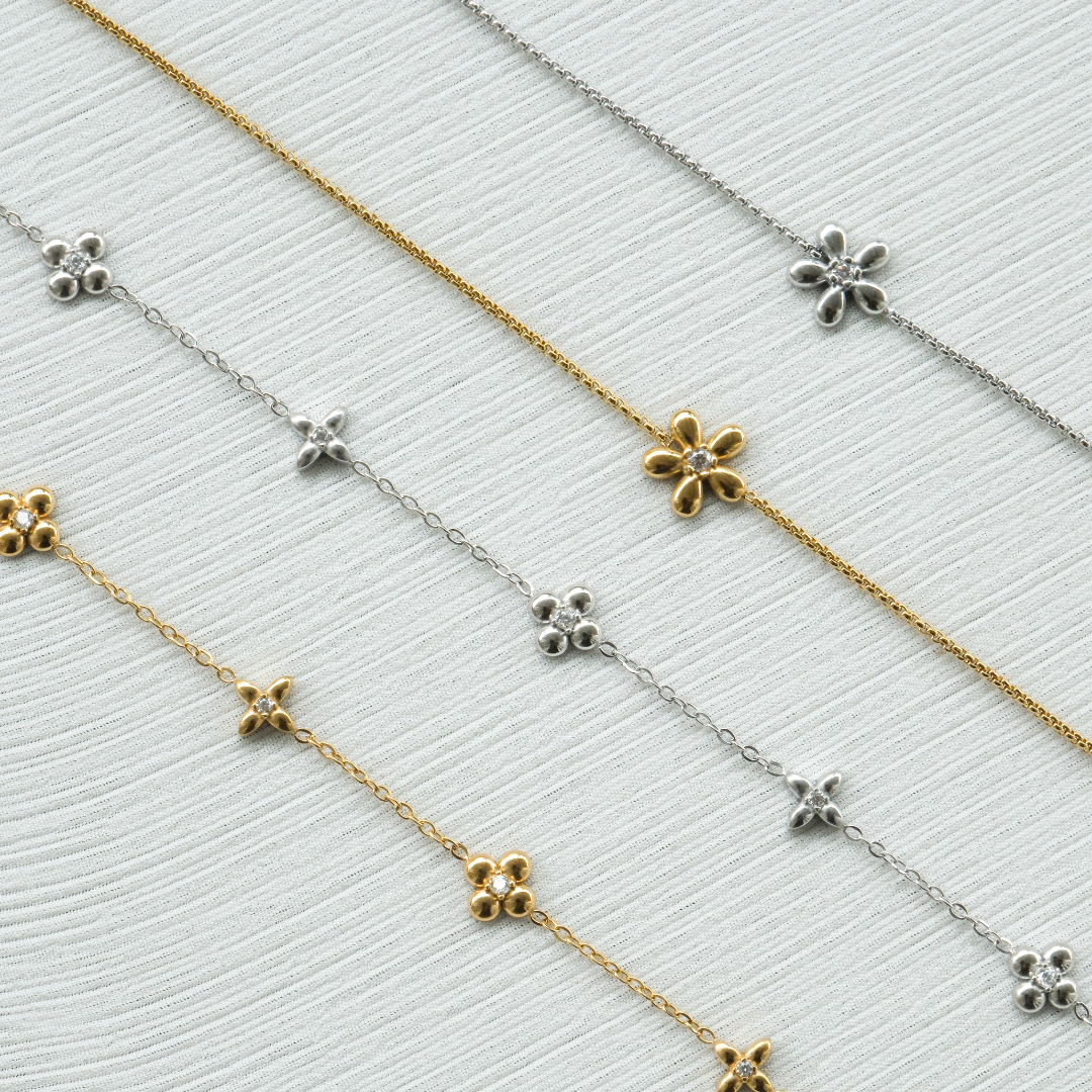 Flower thread bracelet