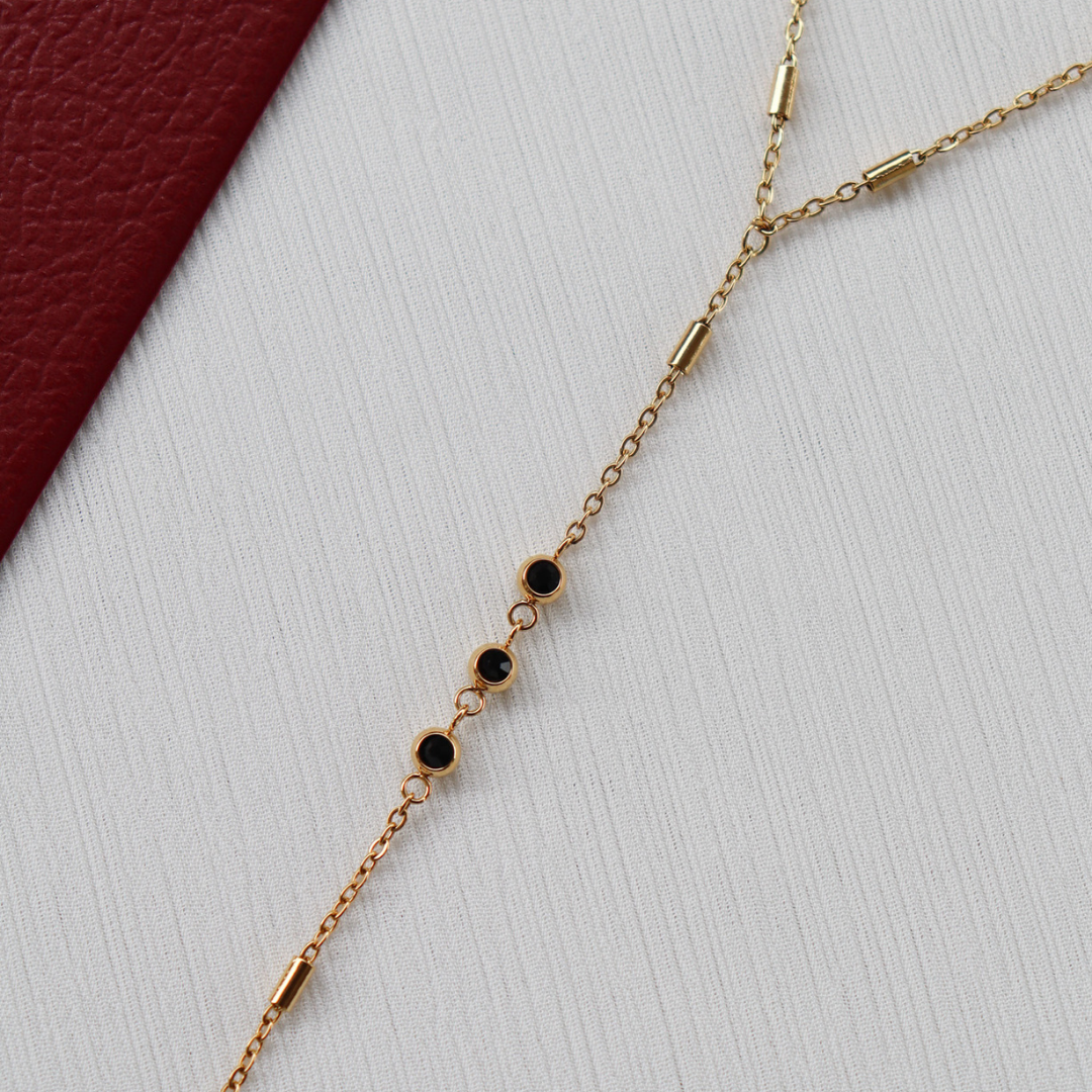 Noir hand chain