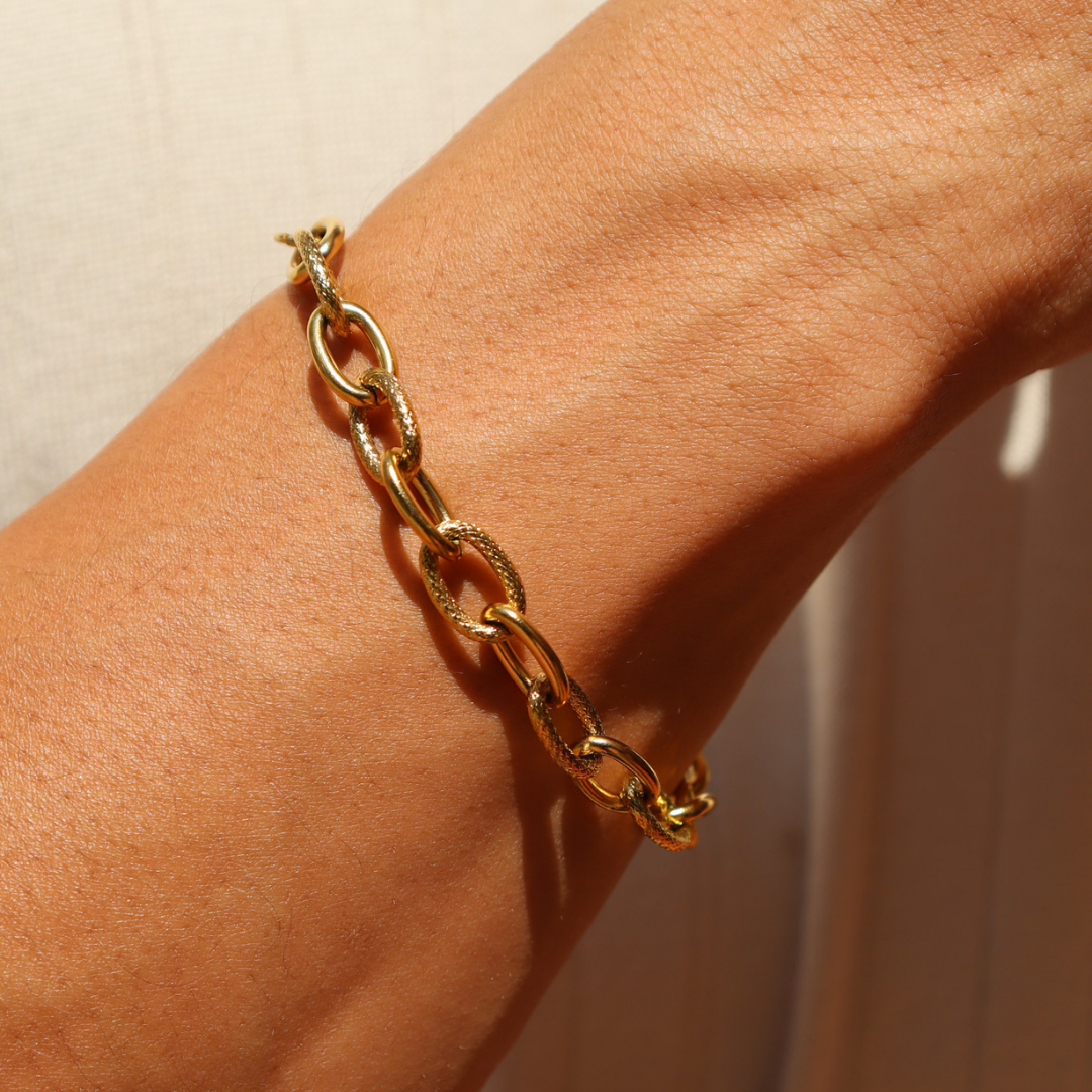 Textured round ring bracelet
