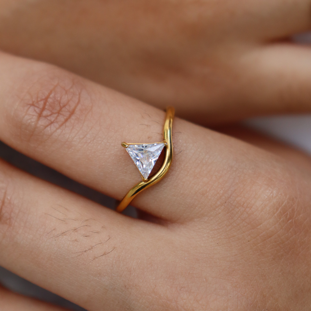 Love triangle ring