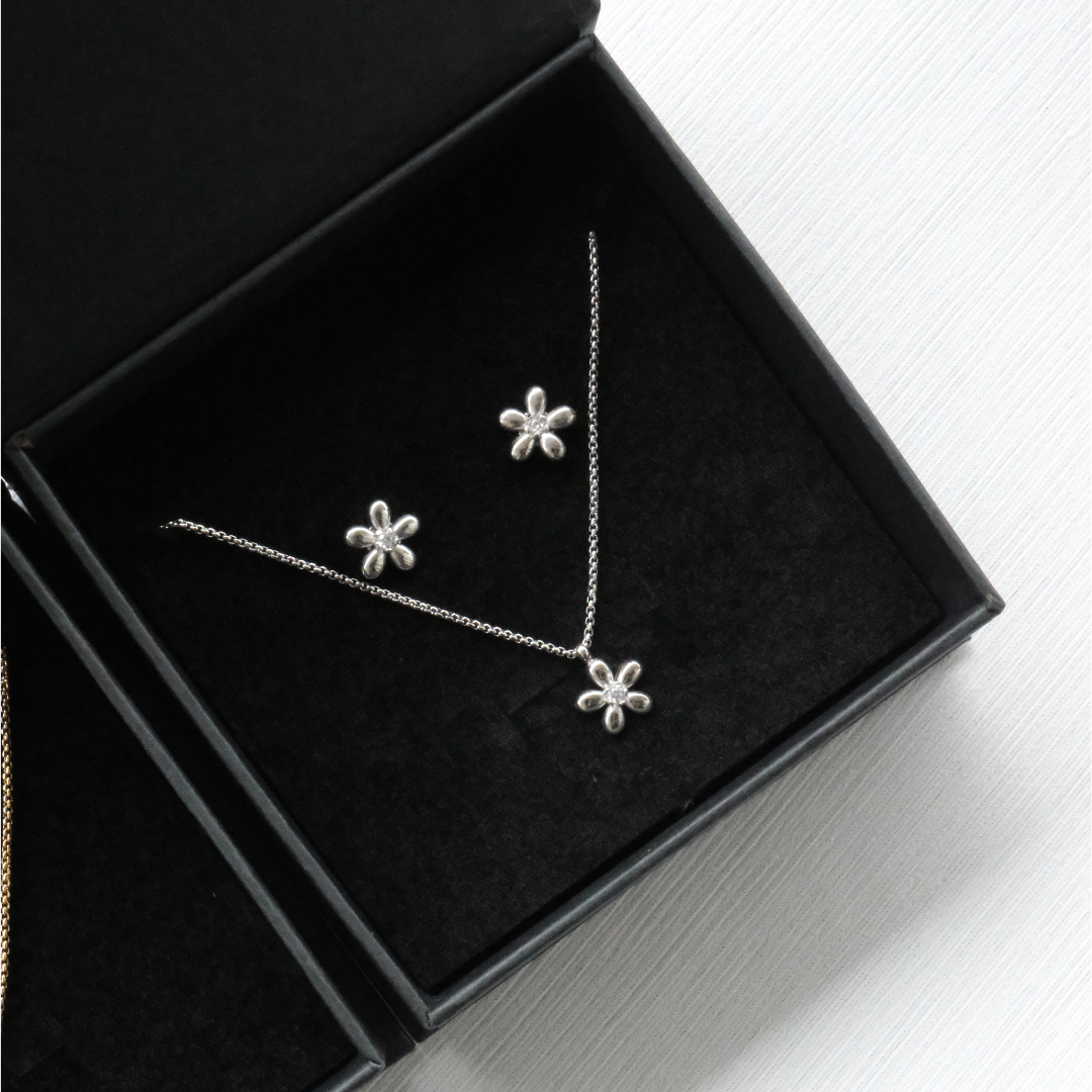 Dainty flower chain