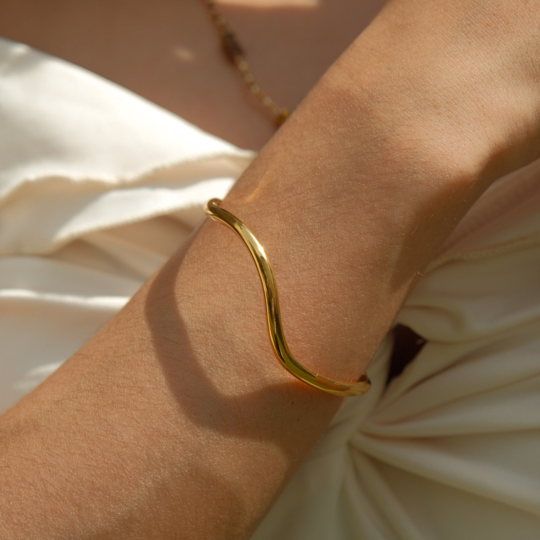 Trace bangle