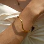Trace bangle