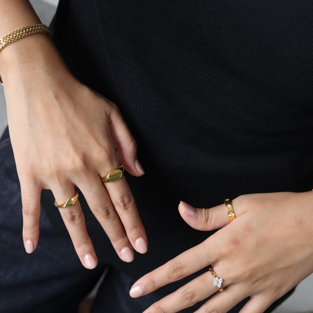 Oval singlet ring