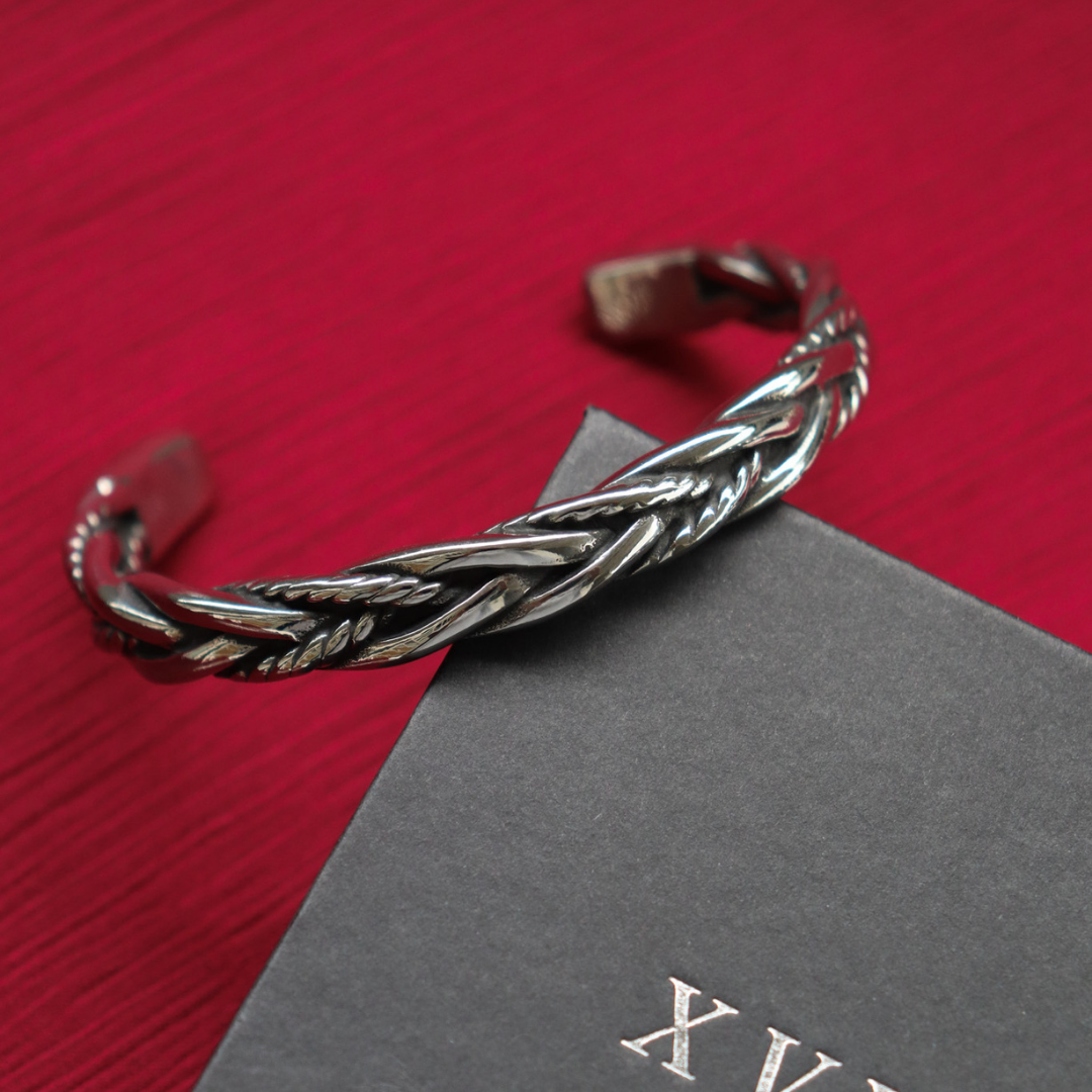 Throne link bangle