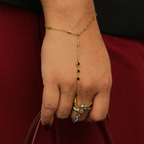 Noir hand chain