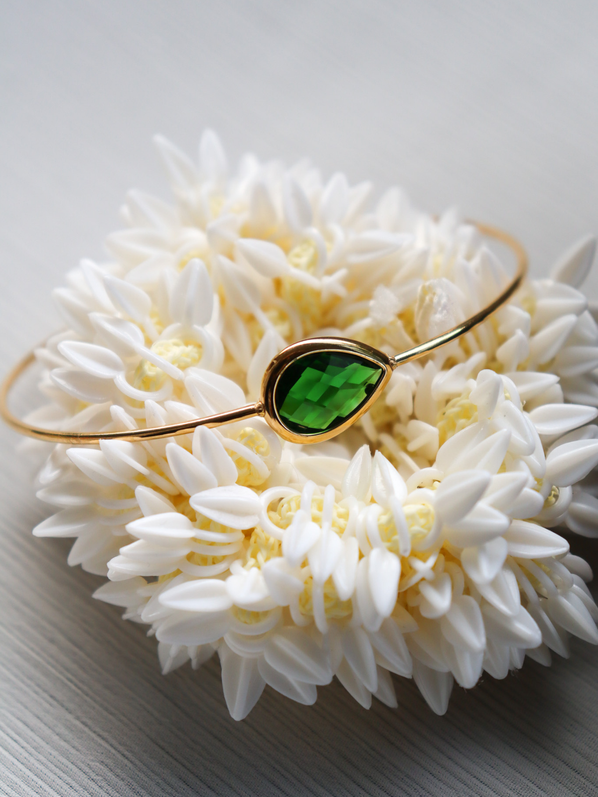 Sona teardrop bangle
