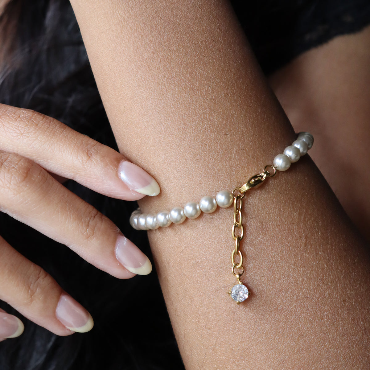 Basic grey pearl bracelet