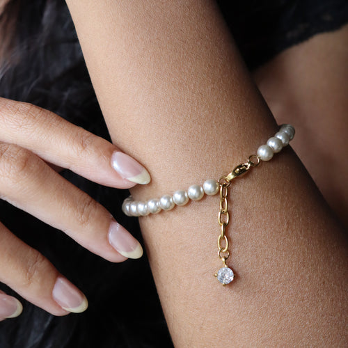 Basic grey pearl bracelet