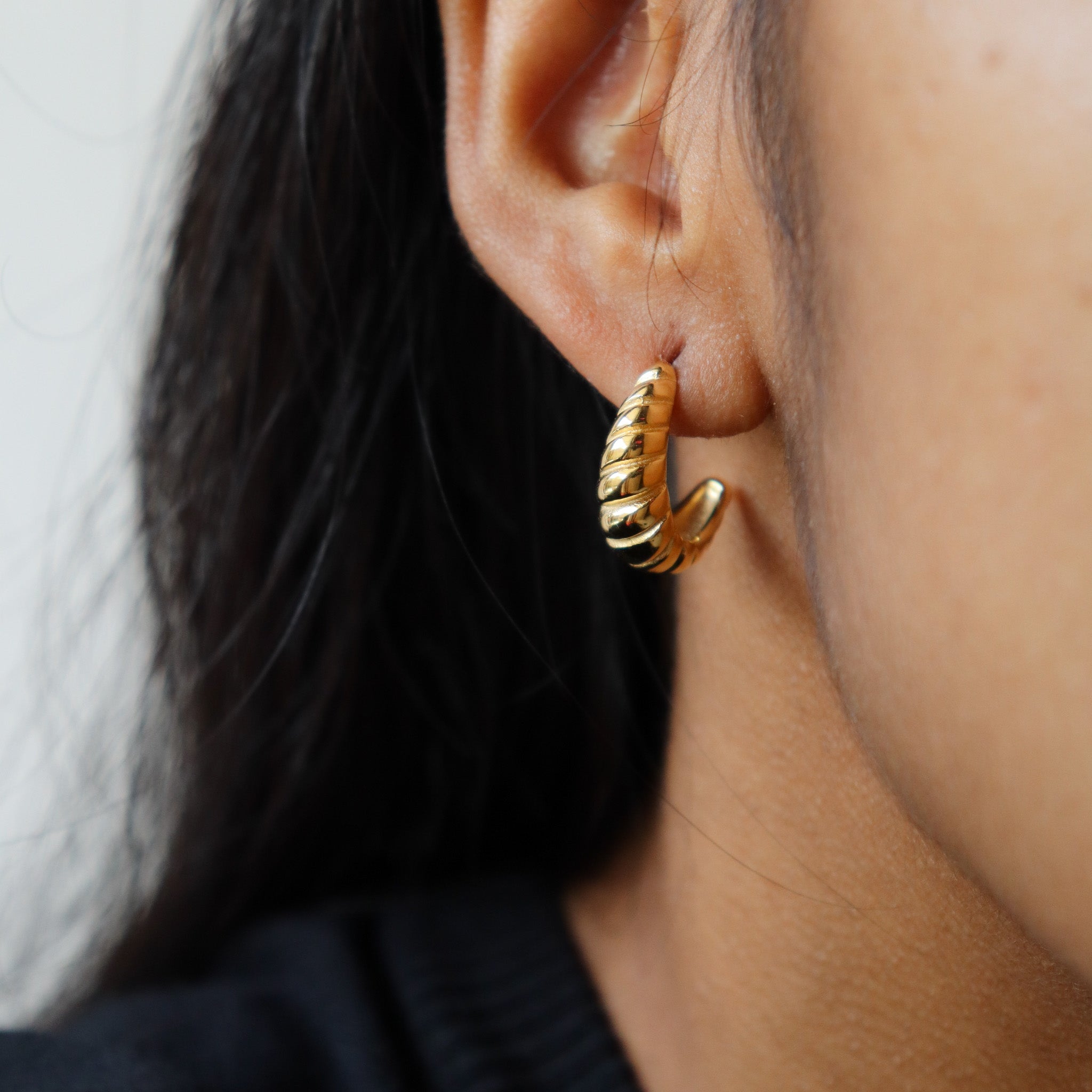 Croissant hoops