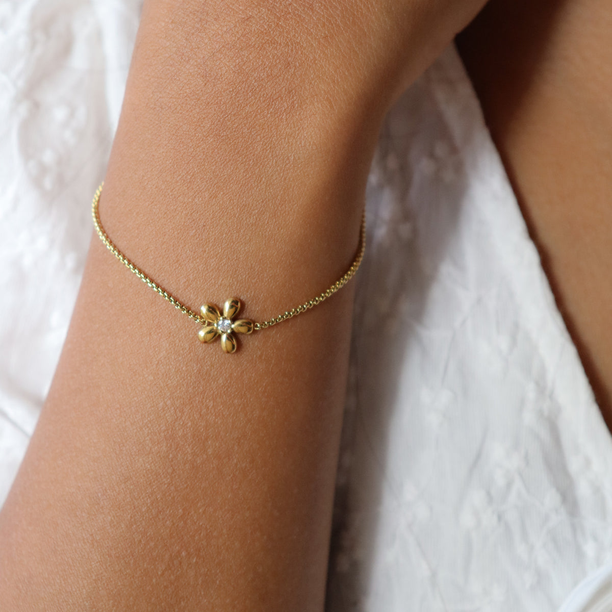 Dainty flower bracelet