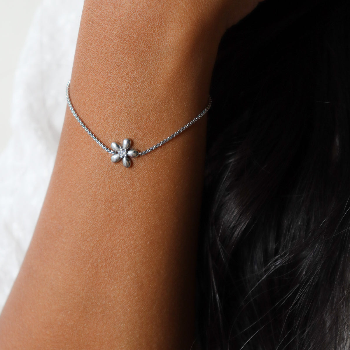 Dainty flower bracelet