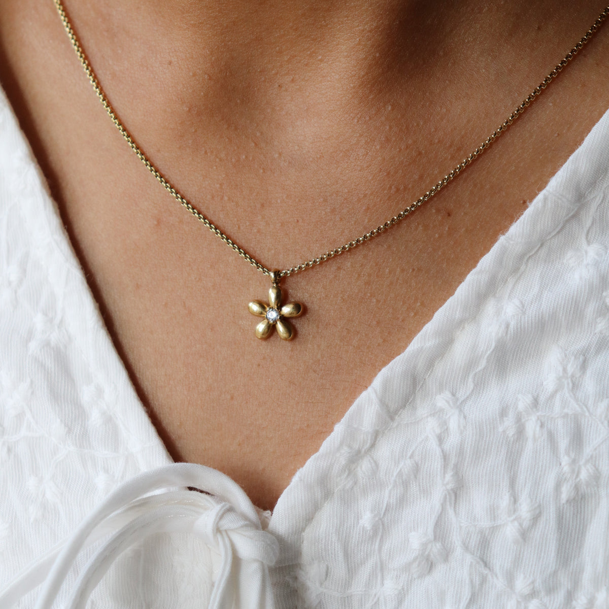 Dainty flower chain