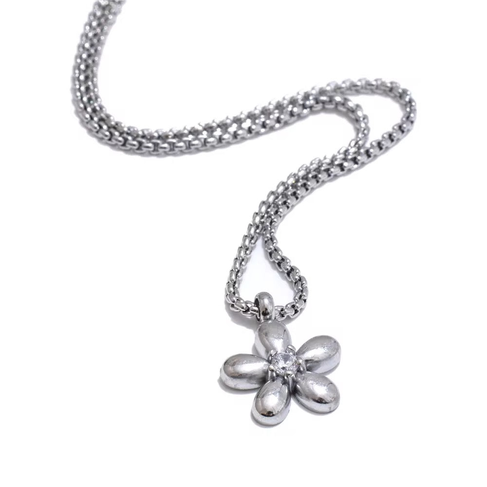 Dainty flower chain