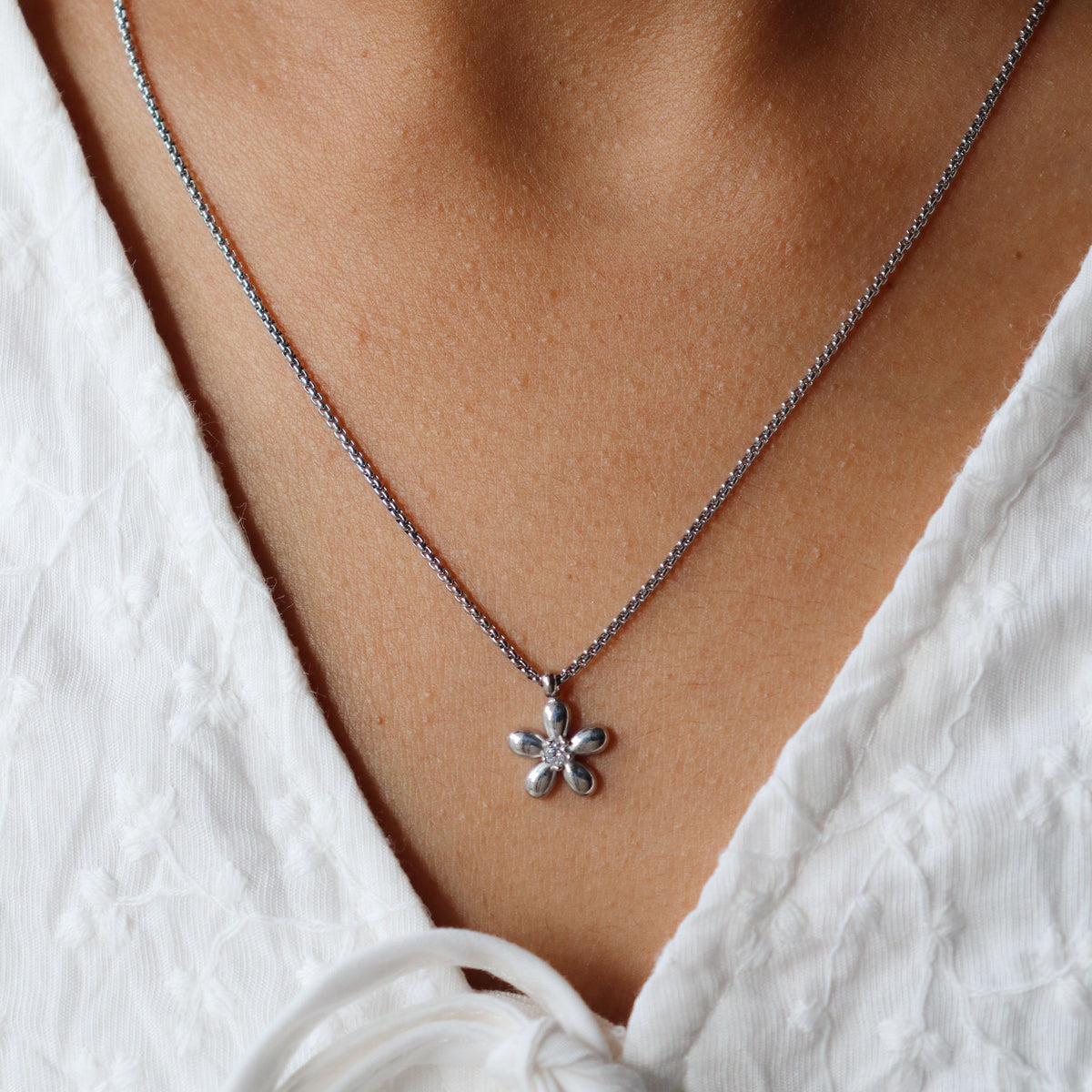 Dainty flower chain