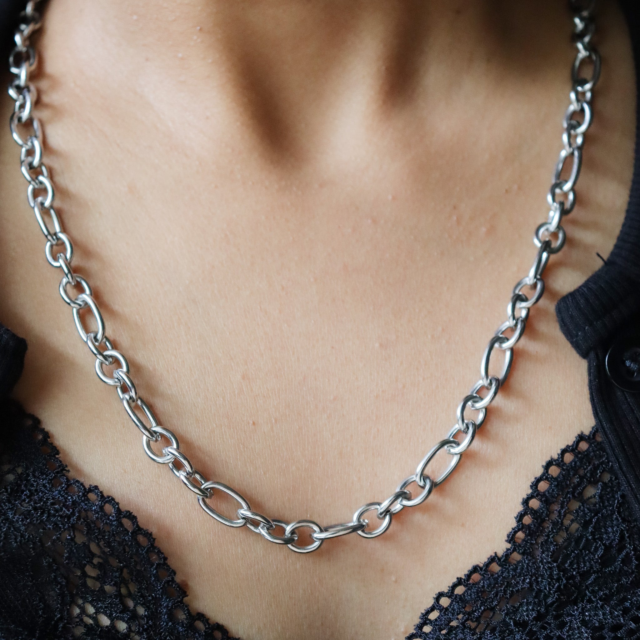Figaro circle ring chain