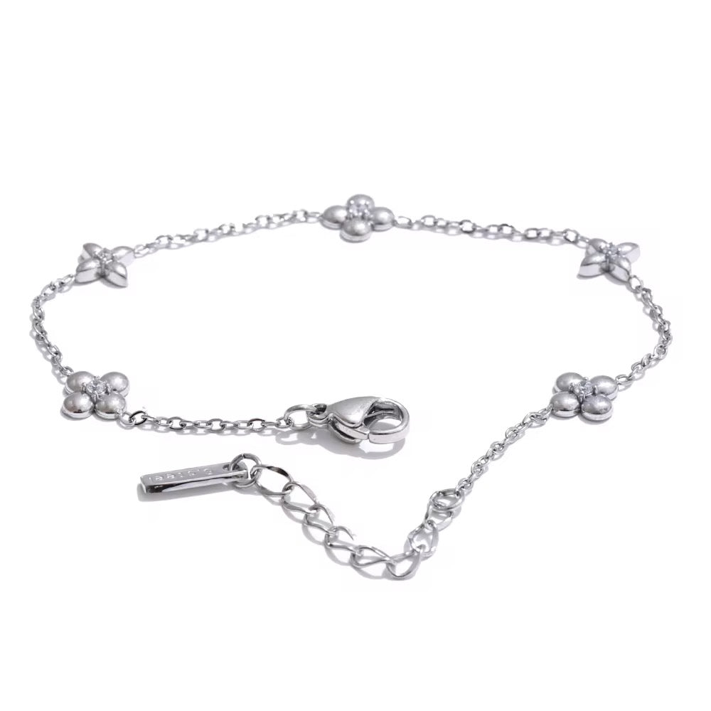 Flower thread bracelet