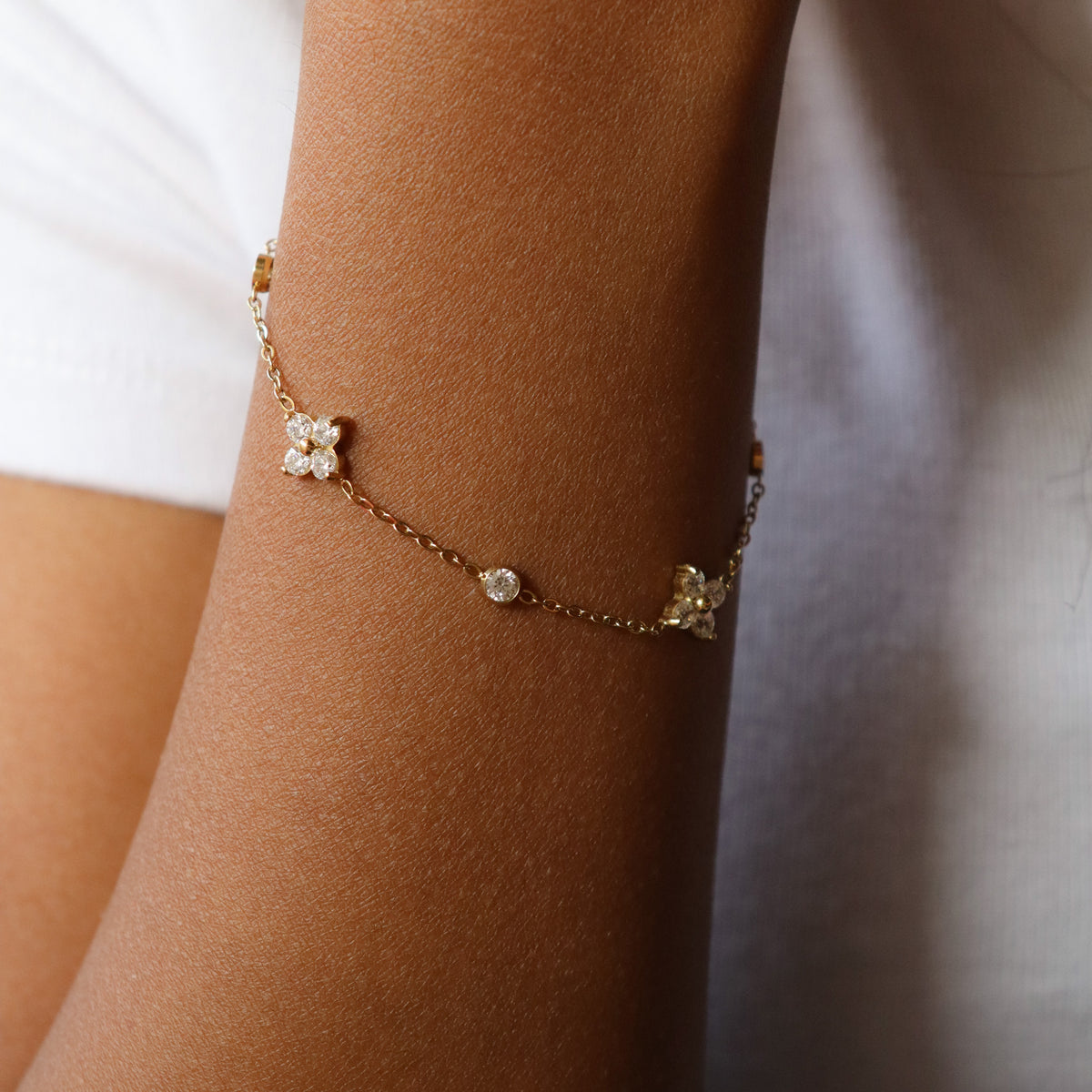 Glass flower bracelet