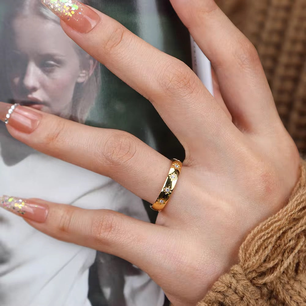 Rounded northstar band ring