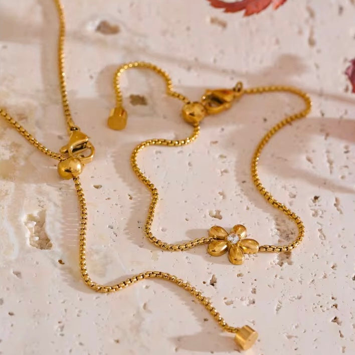 Dainty flower bracelet