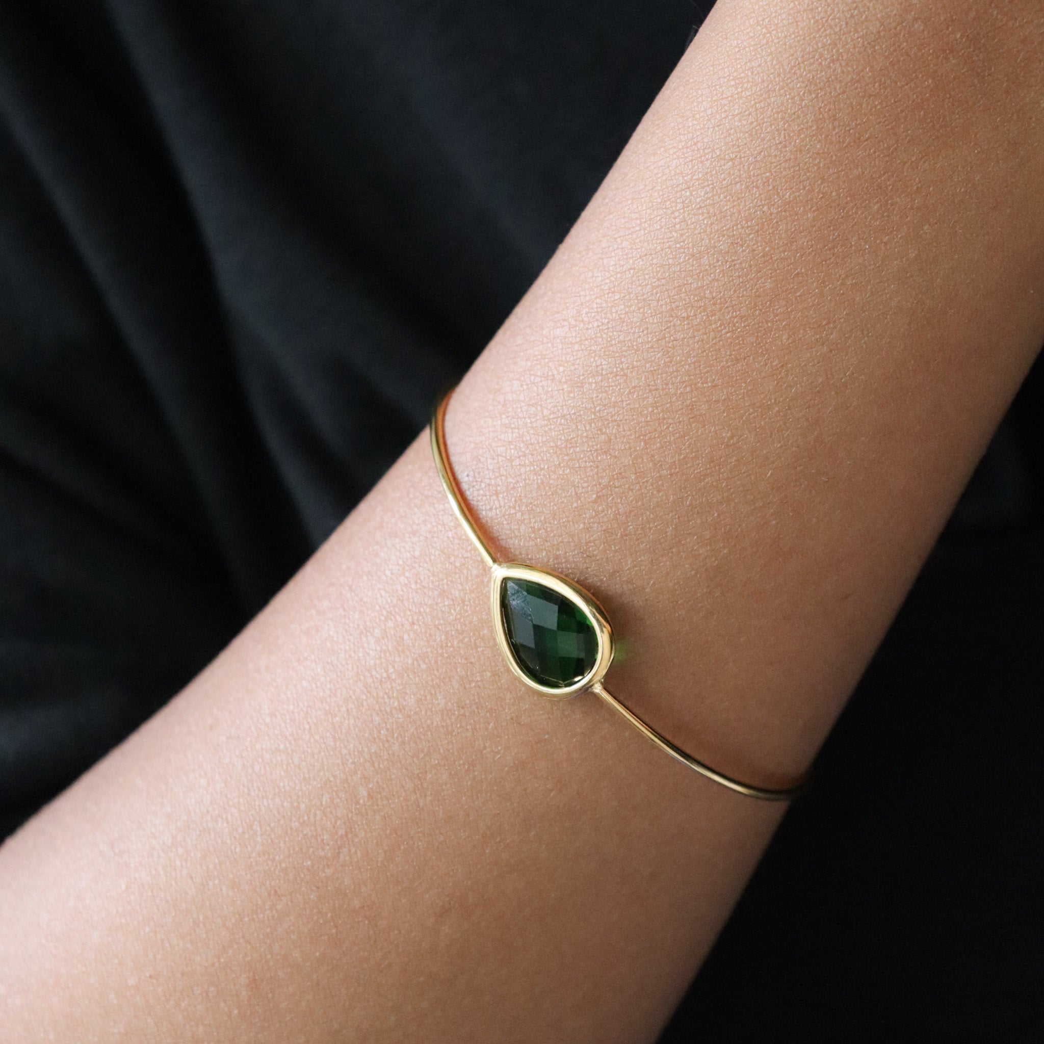 Sona teardrop bangle