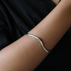 Trace bangle