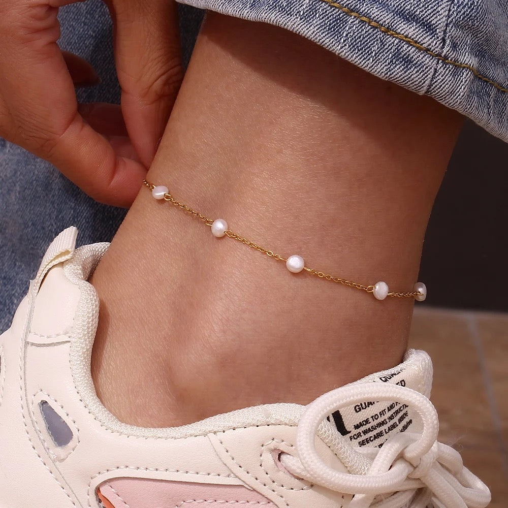 Spaced pearl anklet
