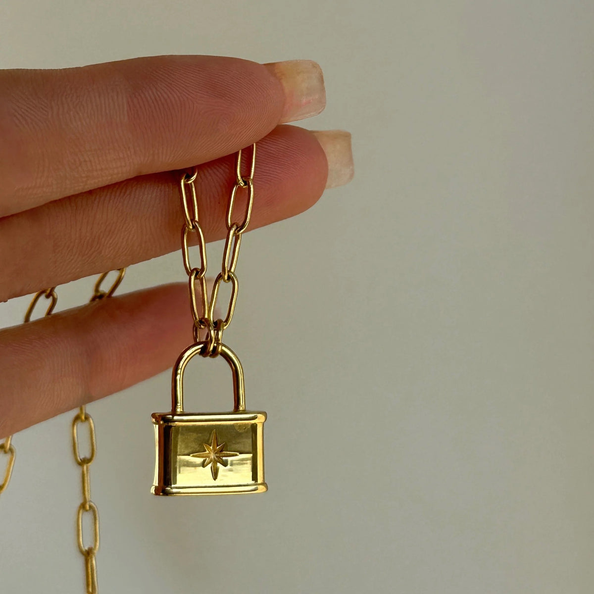 Paperclip lock chain