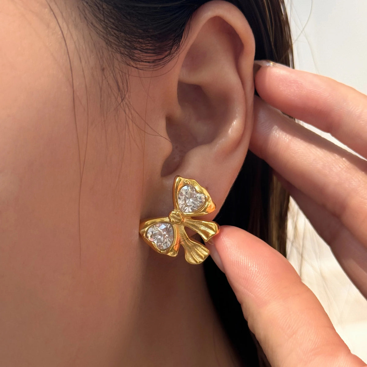 Ribbon studs