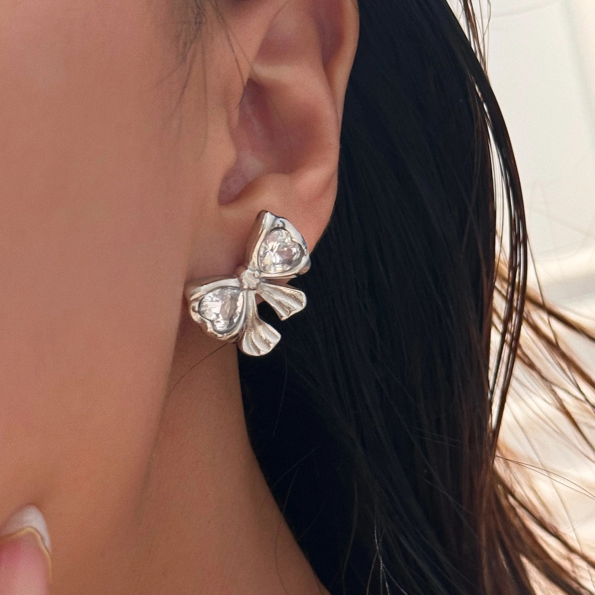 Ribbon studs