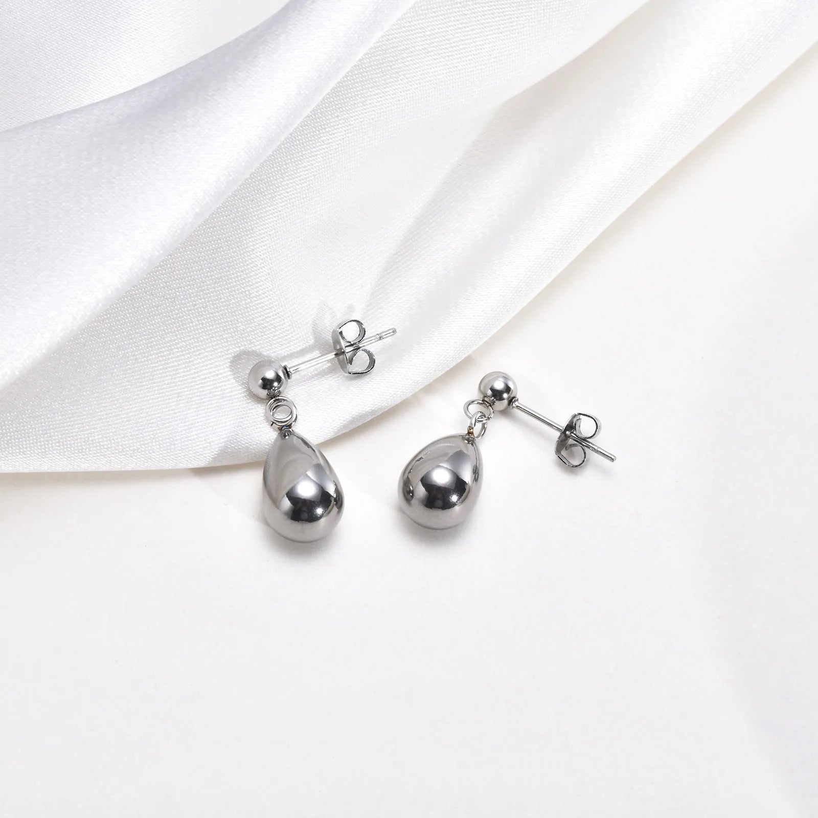 Waterdrop studs