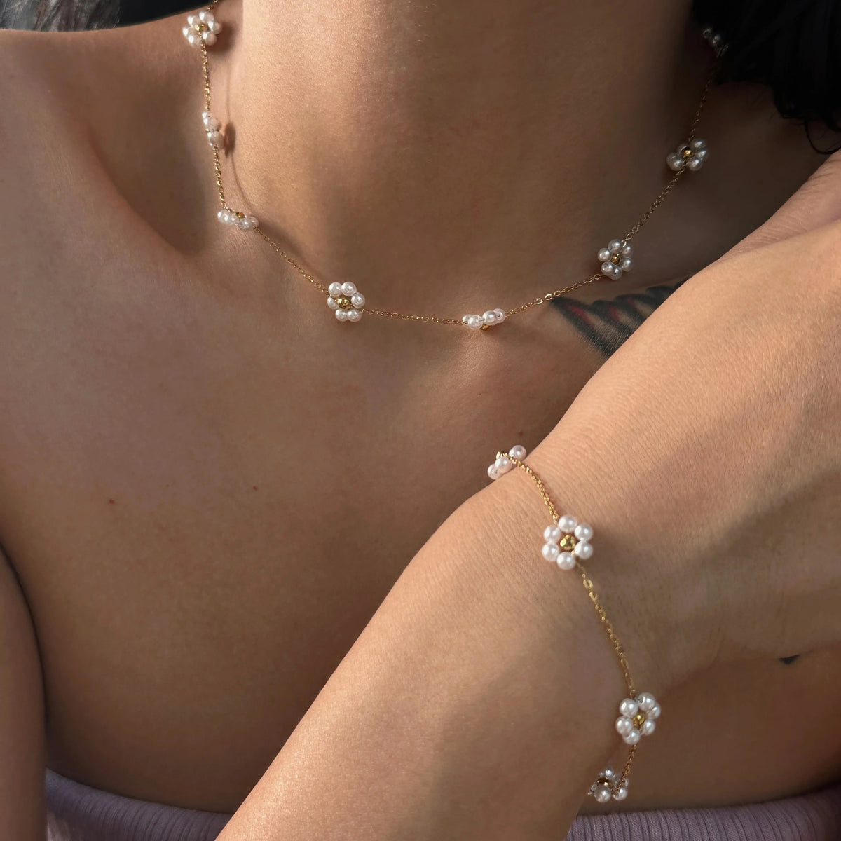 White daisy bracelet