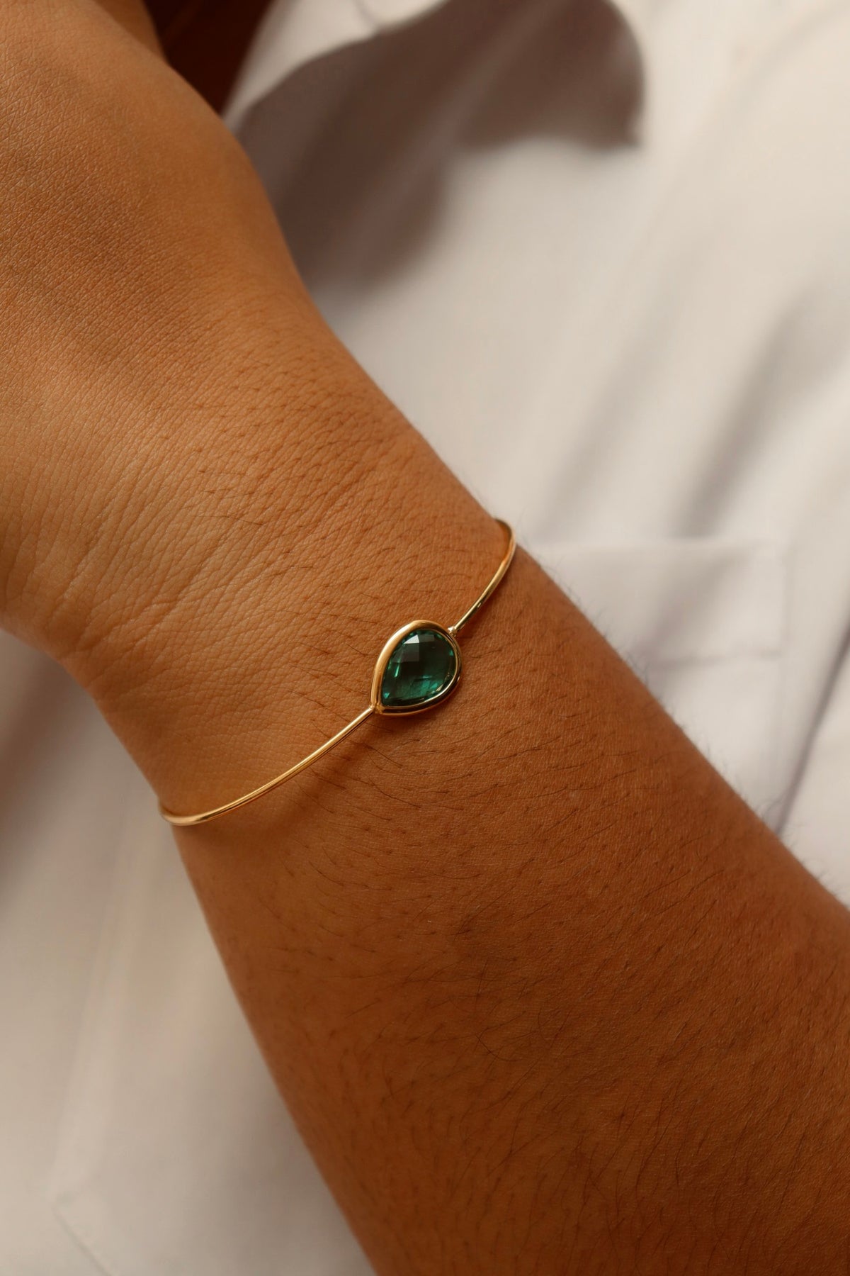 Sona teardrop bangle