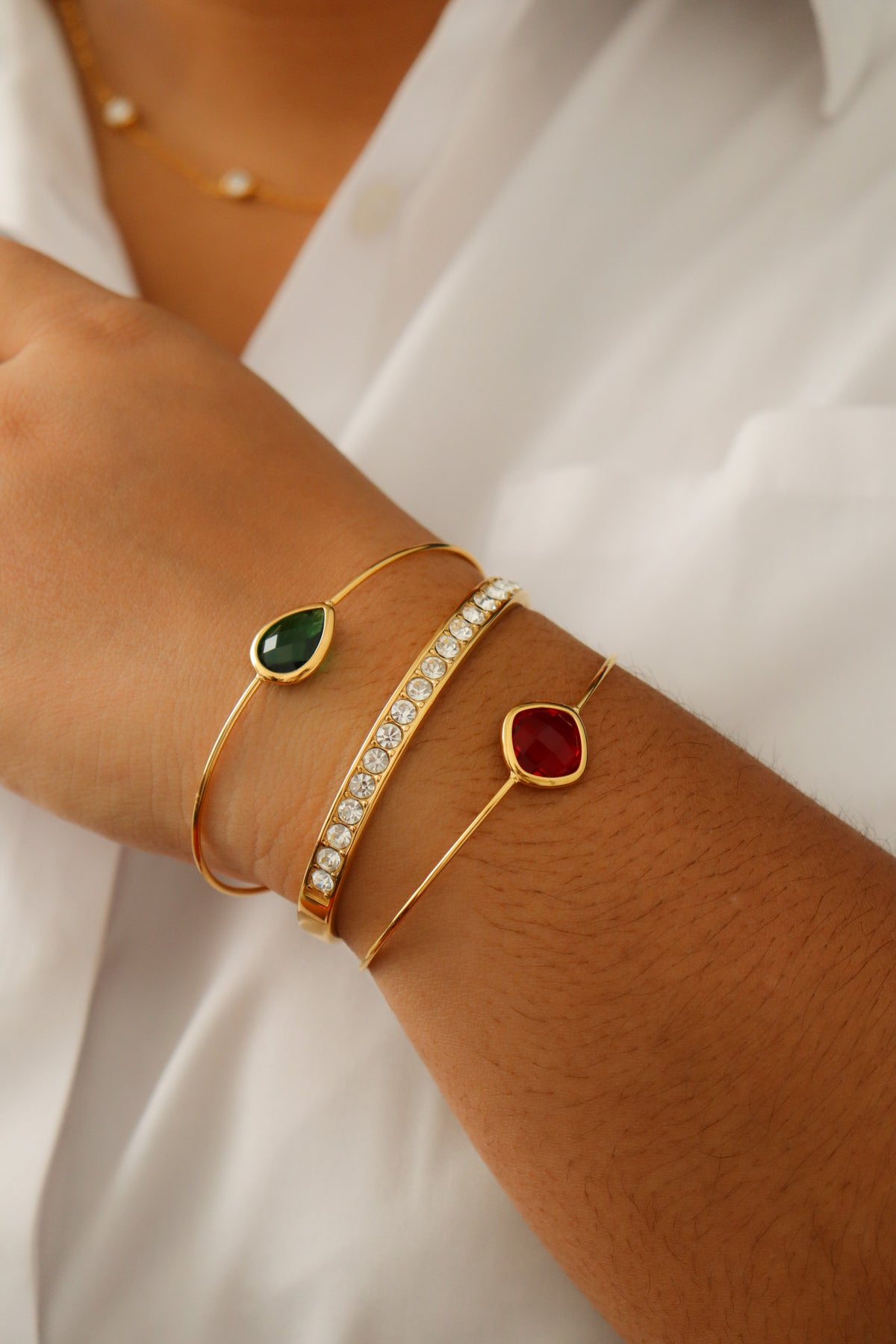 Sona teardrop bangle