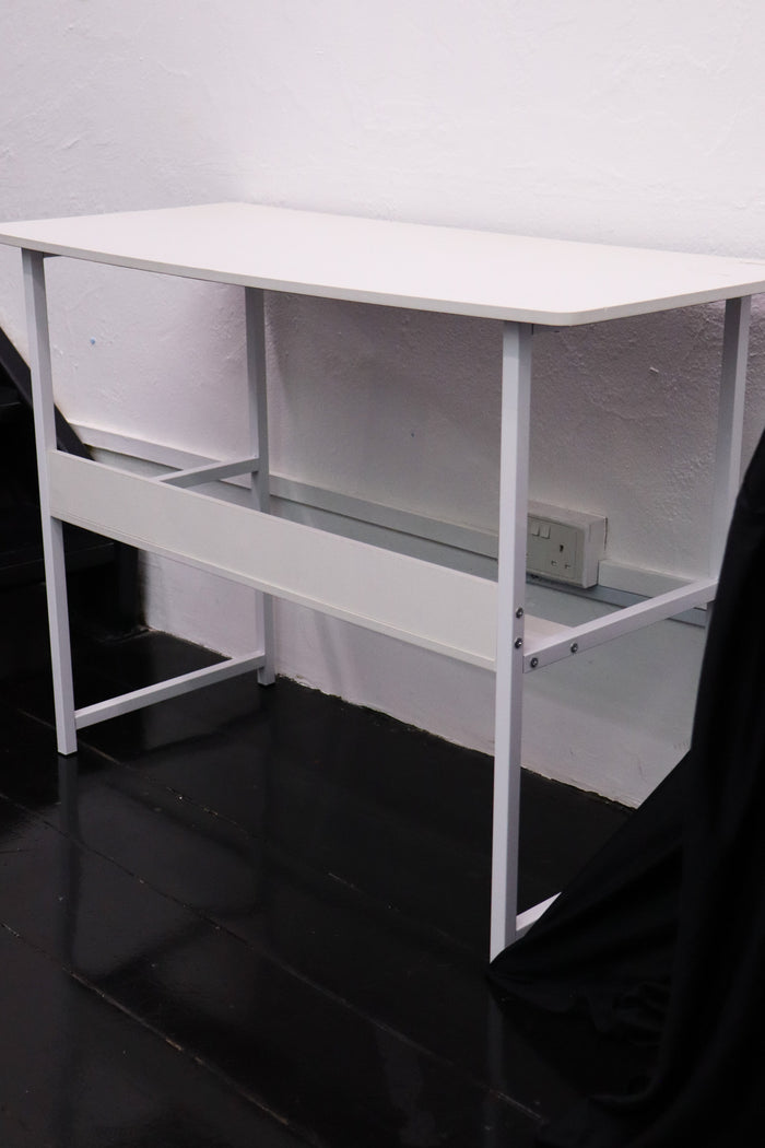 White non-foldable tables × 4