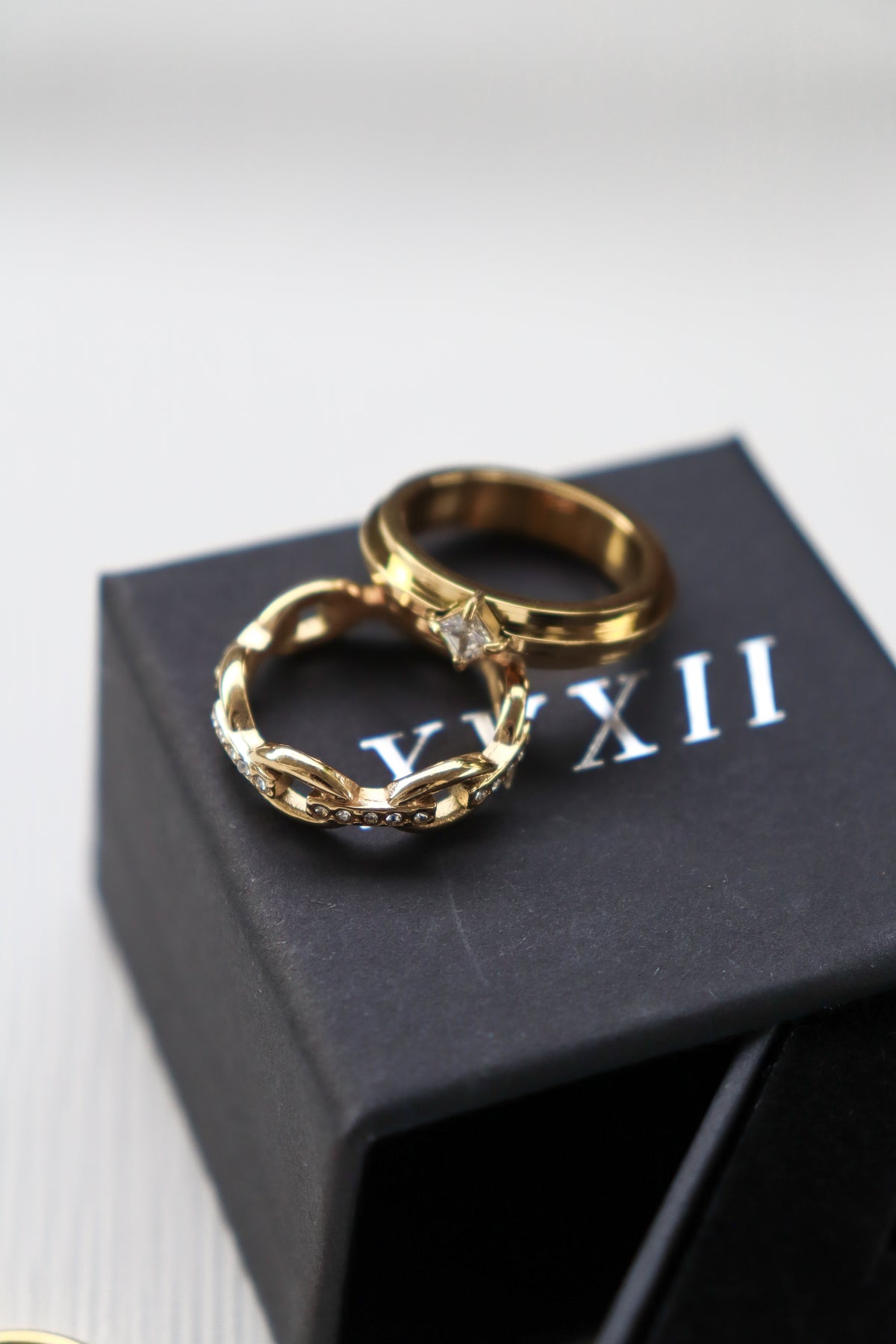 Diamond manhattan ring