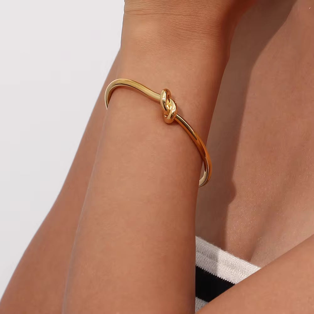 Knotted bangle