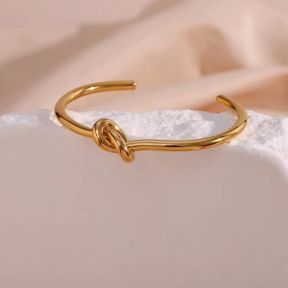 Knotted bangle