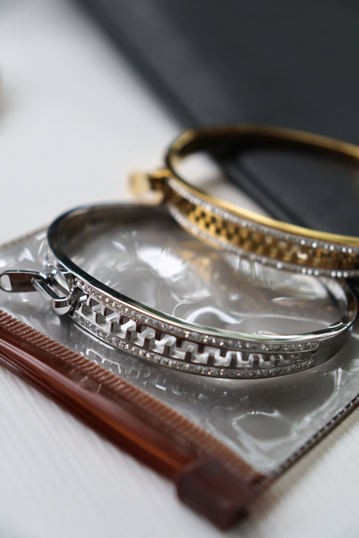 Diamond zipper bangle