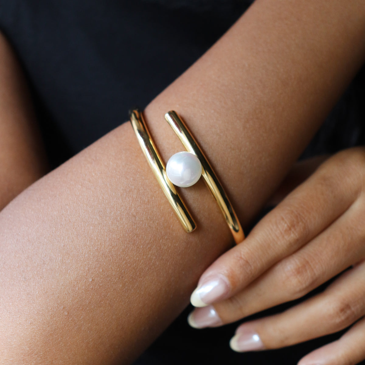 Icon pearl bangle