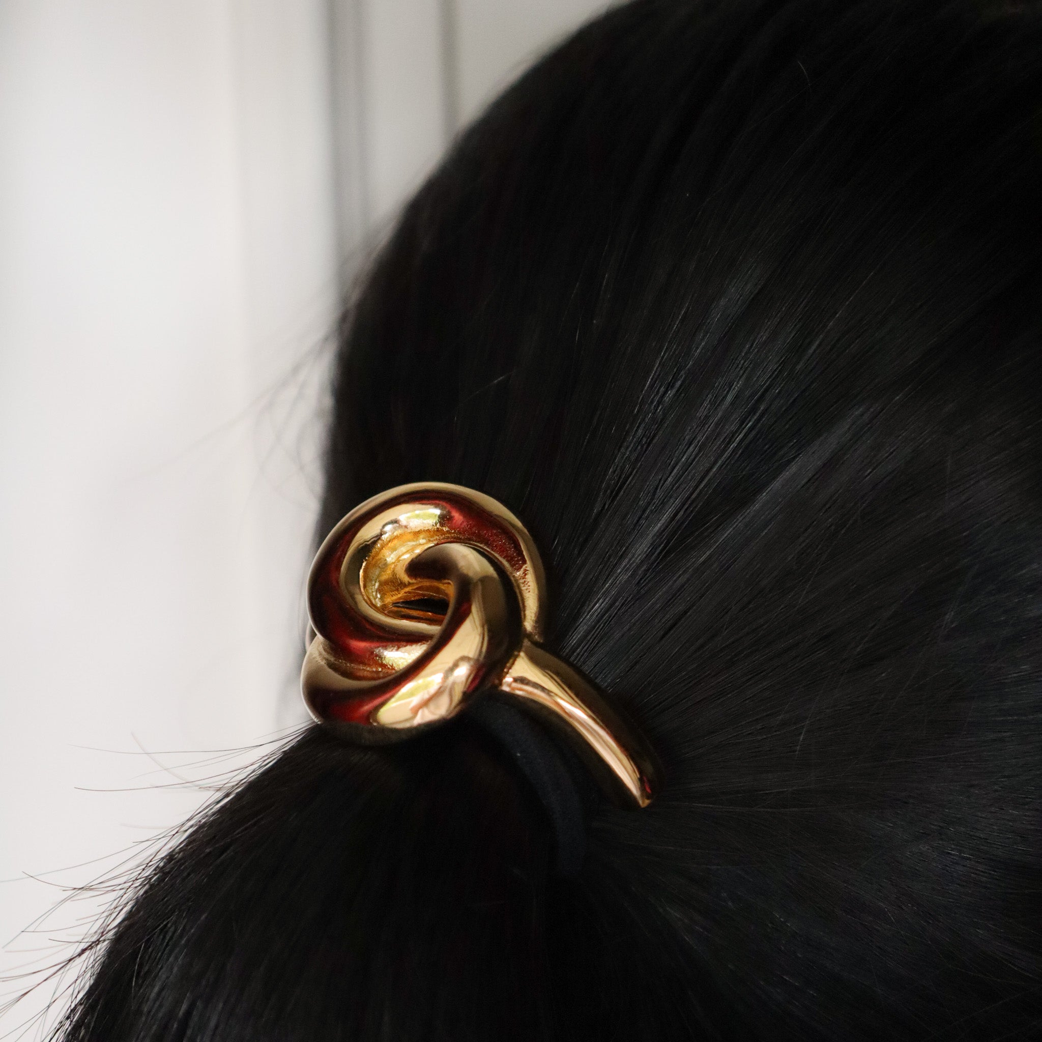 Knotted hair tie